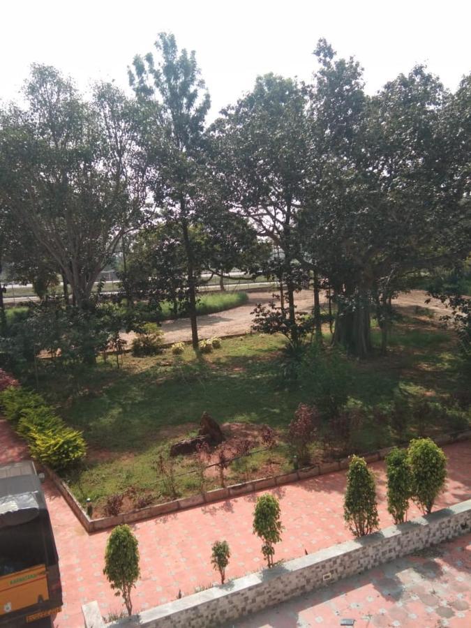Kstdc Hotel Mayura Pavithra Yediyur Kunigal Exterior foto
