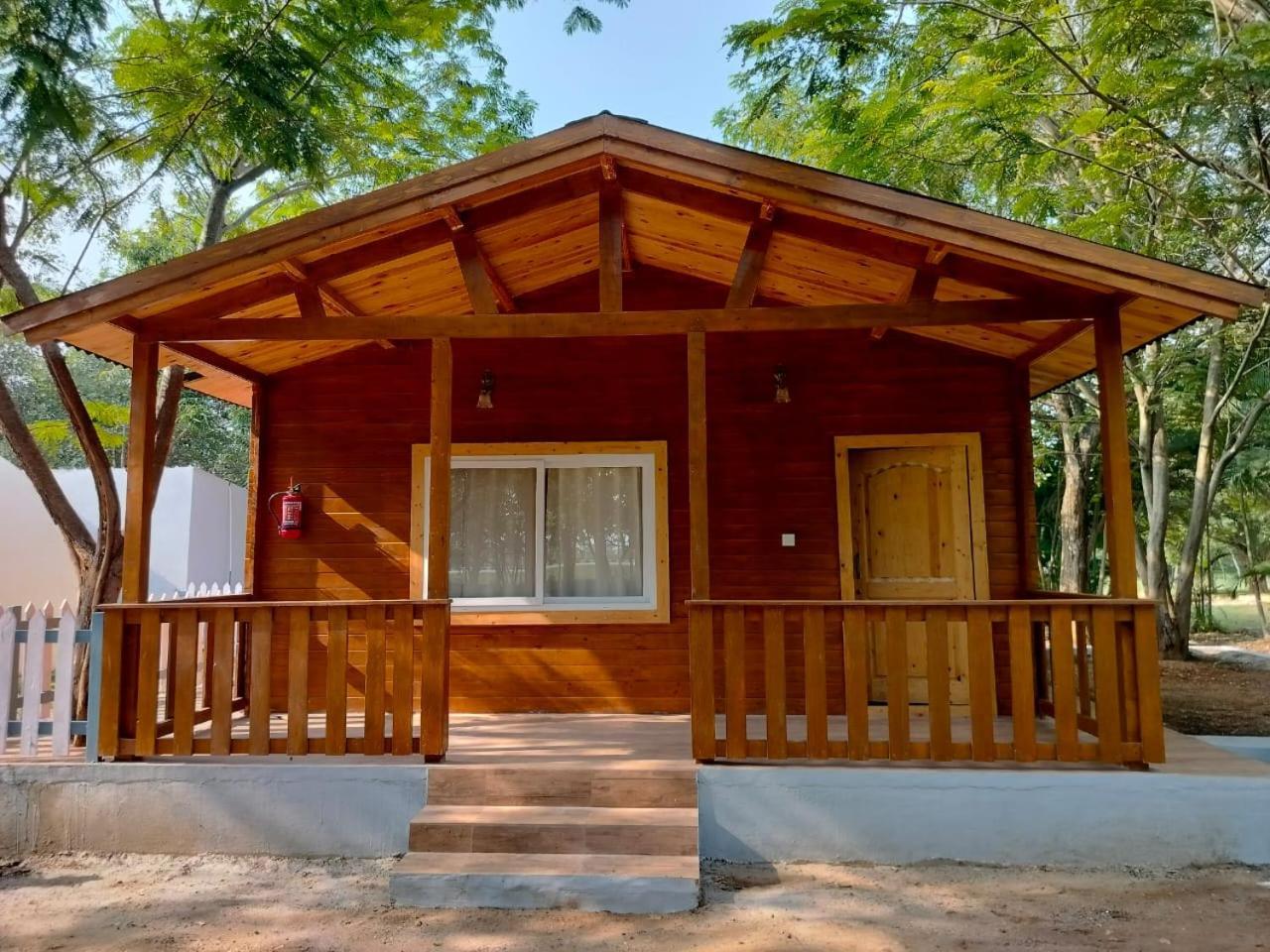 Kstdc Hotel Mayura Pavithra Yediyur Kunigal Exterior foto